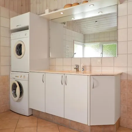 בית נופש 4 Bedroom Amazing In