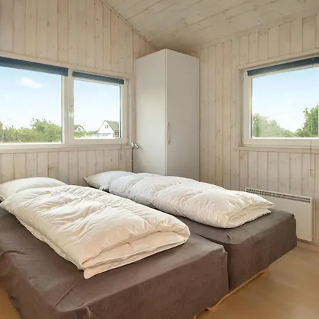 Awesome Home In Blavand With Sauna *